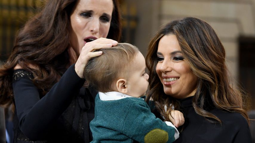 Andie MacDowell mit Eva Longoria und deren Sohn in Paris