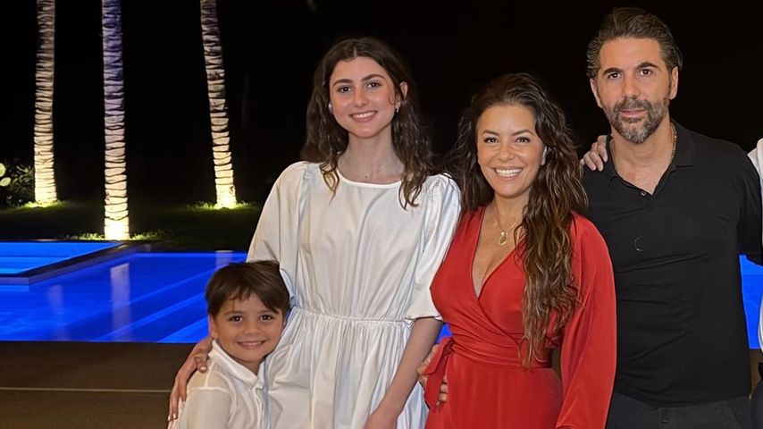 Eva Longoria mit ihrem Sohn Santiago, Stieftochter Mariana Bastoń und ihrem Mann José Bastón