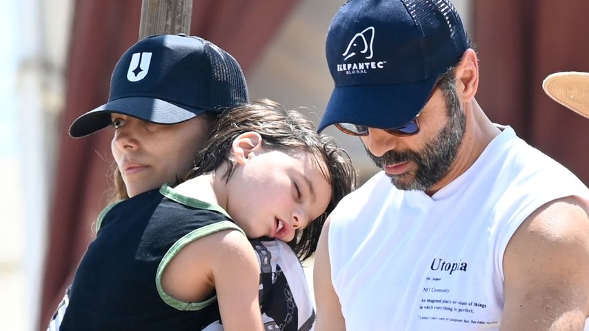 Eva Longoria und ihr Mann José Bastón mit ihrem Sohn Santiago