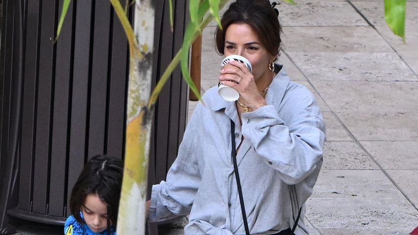 Ganz lässig: Eva Longoria und Sohn Santiago gehen bummeln!