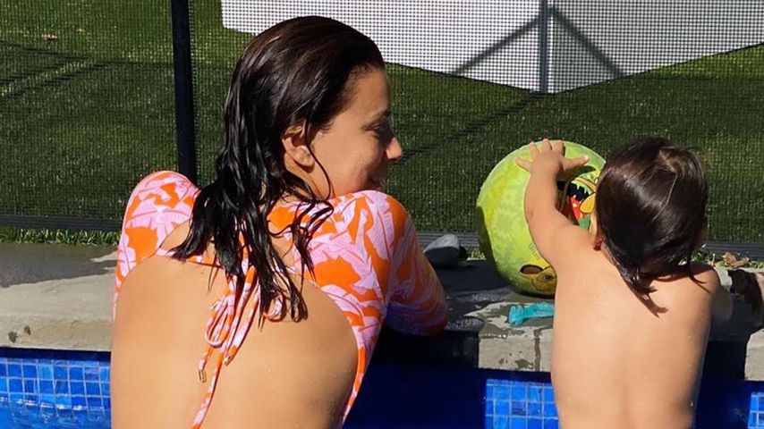 Badespaß: Eva Longoria mit Sohn im süßen Partnerlook