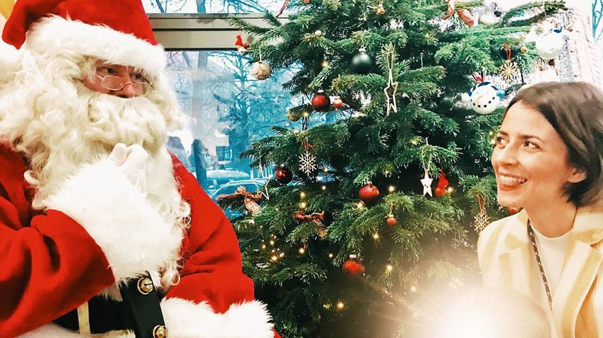 Eva Padberg mit ihrer Tochter beim Weihnachtsmann