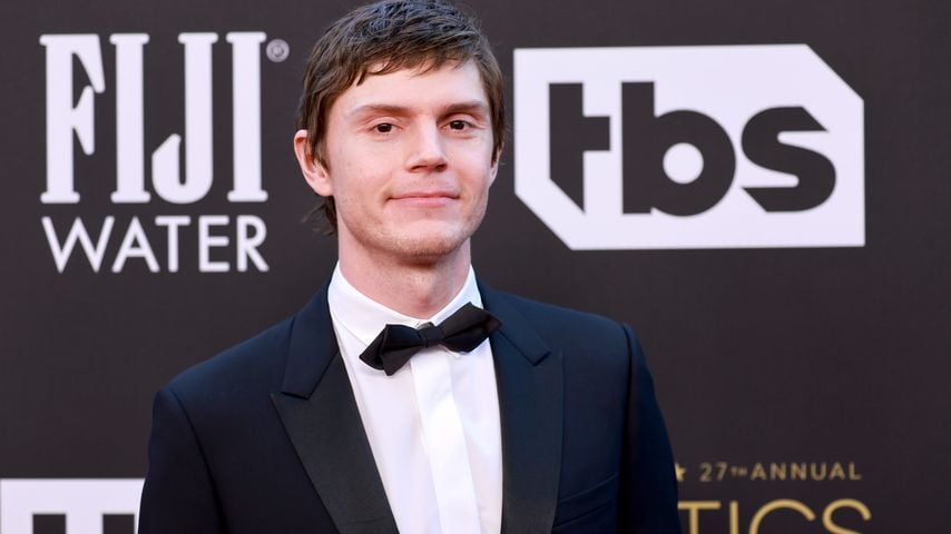 So ernst nahm Evan Peters die Rolle des Jeffrey Dahmer!