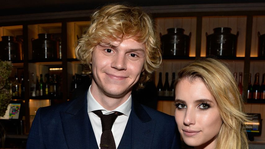 Evan Peters und Emma Roberts, 2013