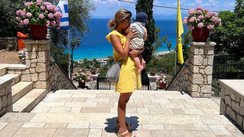 Evanthia Benetatou mit ihrem Sohn George im Juni 2023