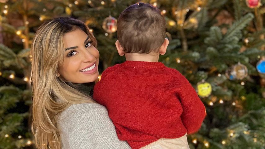 Evanthia Benetatou mit ihrem Sohn George im Dezember 2022