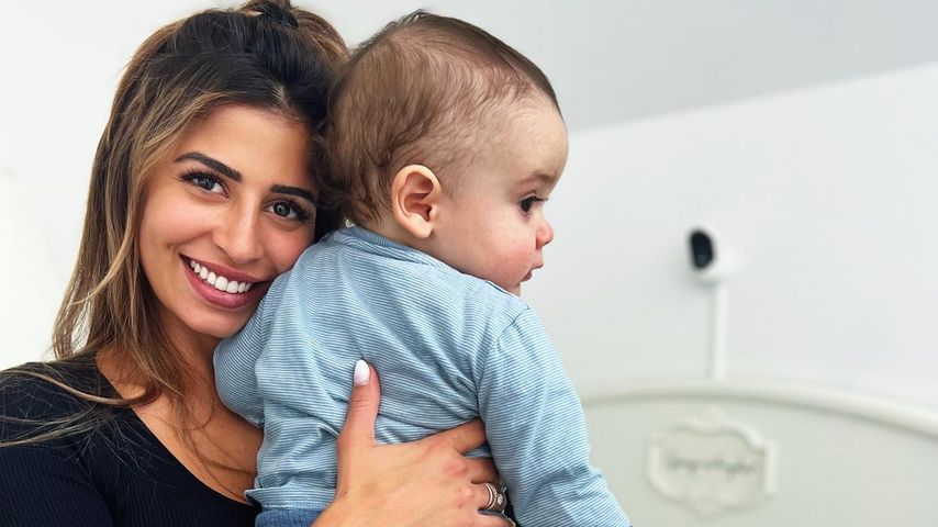 Evanthia Benetatou mit ihrem Sohn George im April 2022