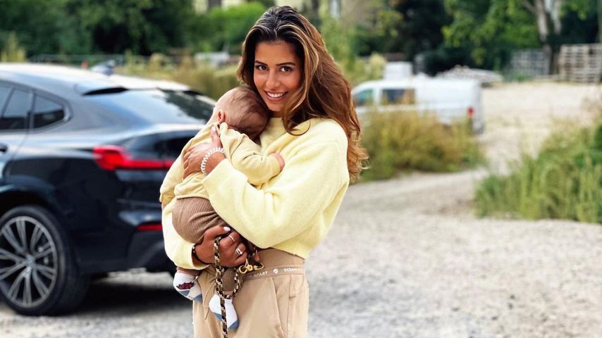 Wie süß! Eva Benetatou im Partnerlook mit ihrem Baby George