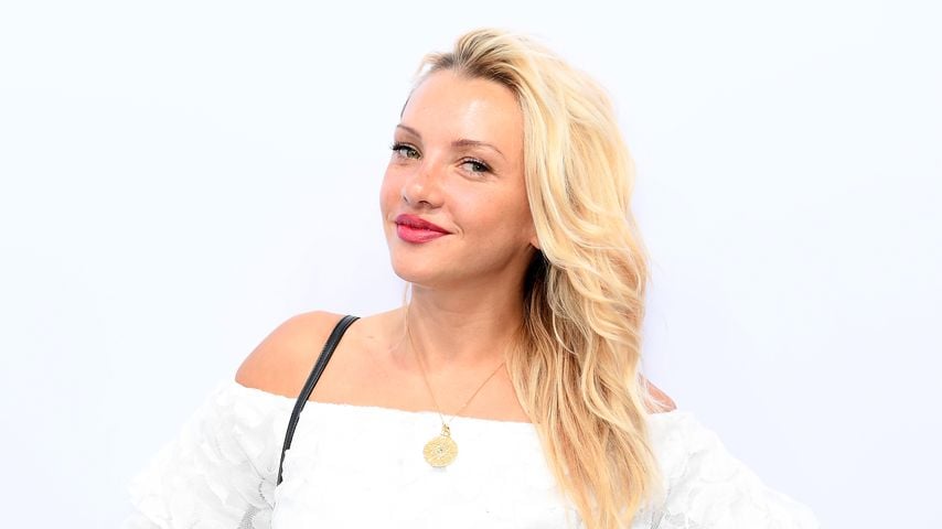 "Lecker Törtchen": Evelyn Burdecki feiert B-Day oben ohne!