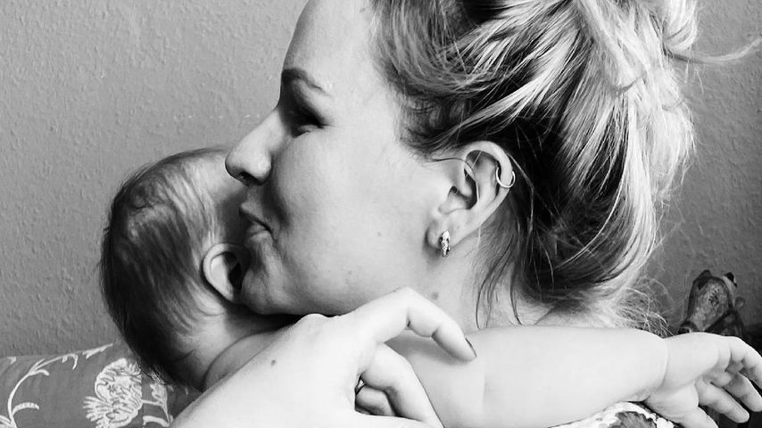 Baby etwa schon da? Evelyn Weigert verwirrt ihre Follower