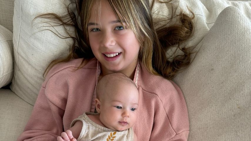 Everly Tatum mit ihrer Schwester Rhiannon