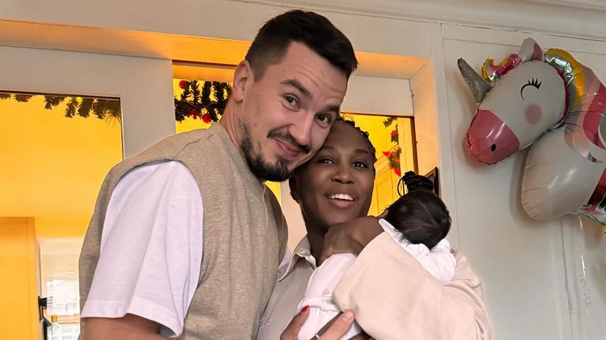 Evgenij Voznyuk und Motsi Mabuse mit der Tochter von Oti Mabuse