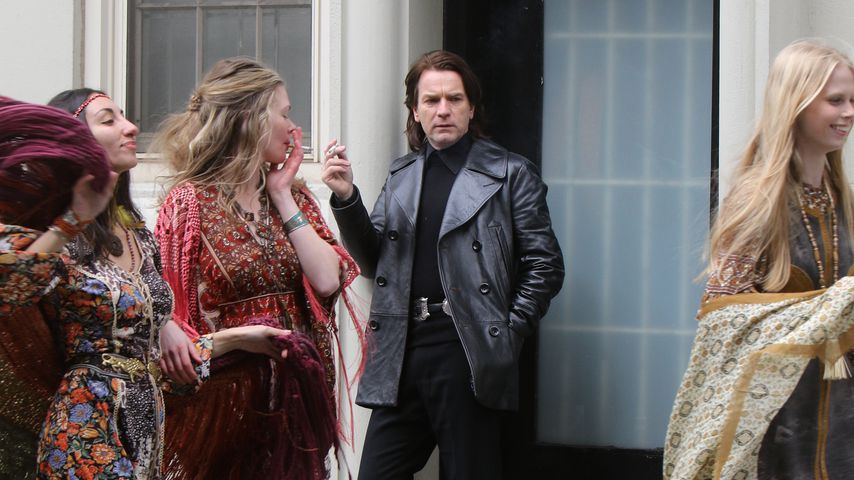 Warum starrt Ewan McGregor Fashion-Week-Models hinterher?