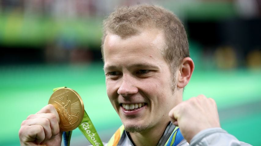Fabian Hambüchen mit seiner Olympia-Goldmedaille 2016