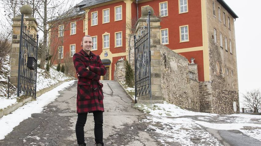 Fabian Kahl vor seinem Familienschloss Brandenstein in Ranis 2018