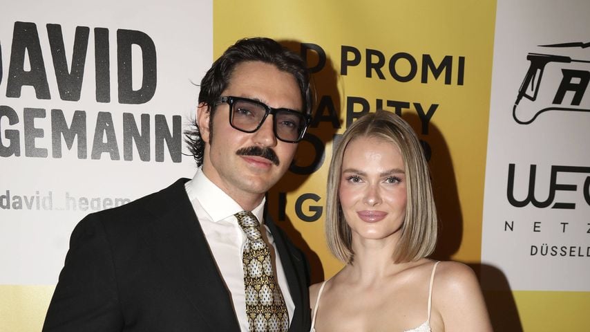 Fabio Knez und Darya Strelnikova bei der Premiere der D&D Promi Charity Poker Night in der Historischen Stadthalle Wuppertal