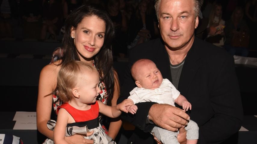 Glückliche Mama: Hilaria Baldwin dankt Mann & Kind