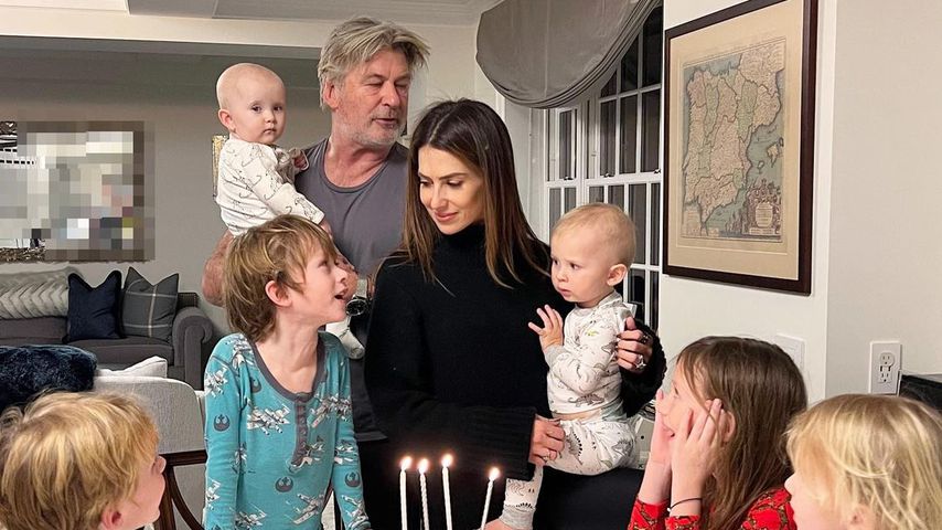 Alec und Hilaria Baldwin mit ihren Kindern