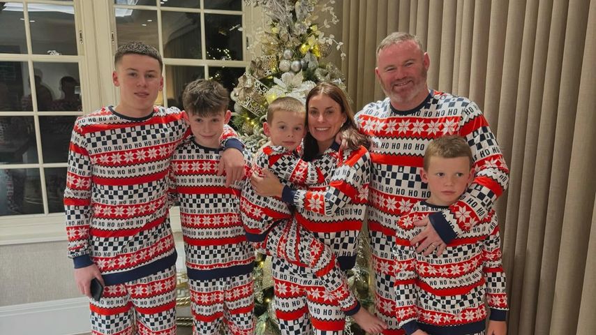 Wayne Rooney und seine Familie in Weihnachtspyjamas