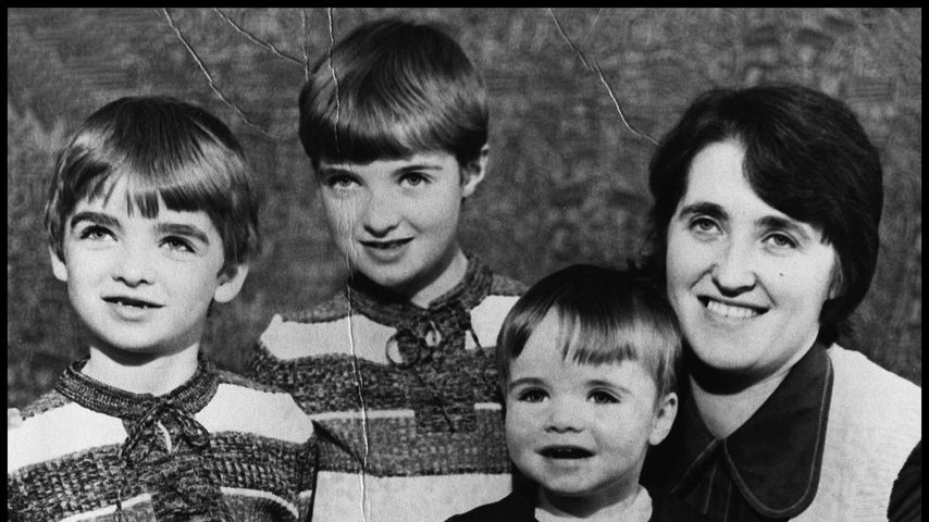Noel, Paul, Liam und Mama Peggy Gallagher Mitte der 70er Jahre