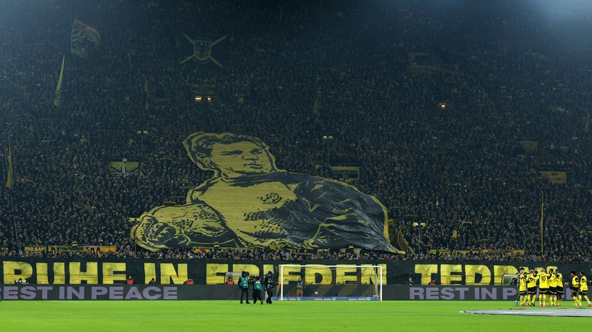 Fan-Choreografie im Dortmund-Stadium im Gedenken an Wolfgang de Beer, Januar 2025