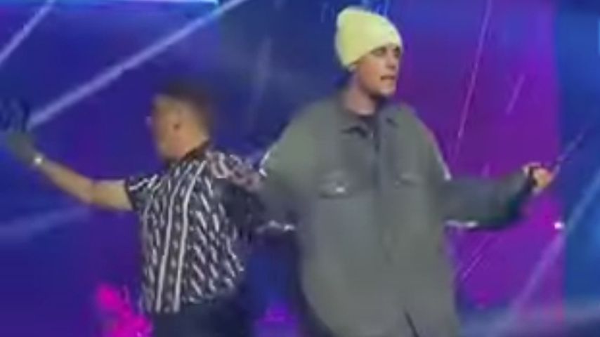 Justin Bieber mit einem Fan