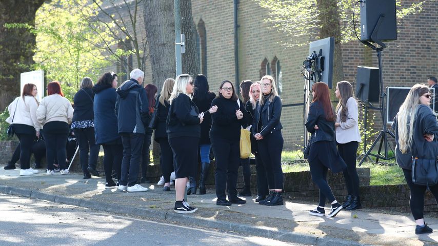 Fans bei der Trauerfeier von Tom Parker