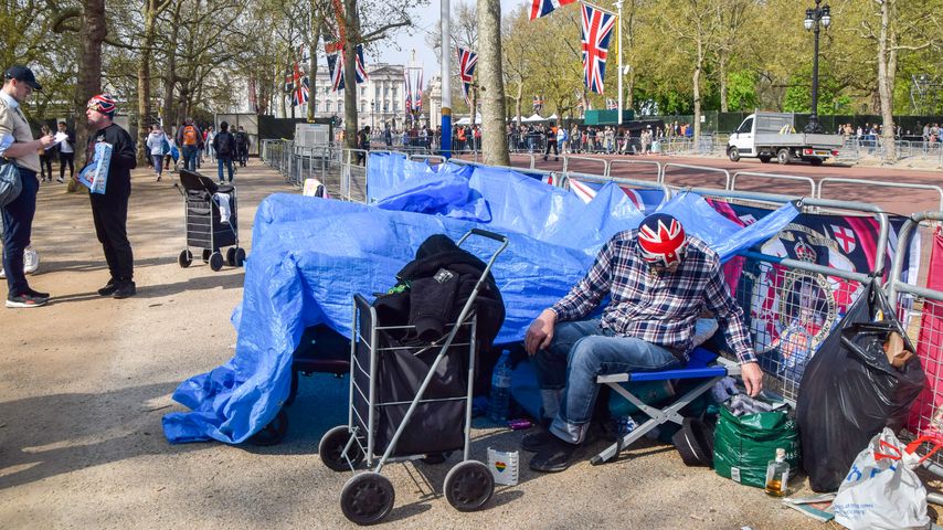 Tage vor König Charles' Krönung: Fans campen in London!