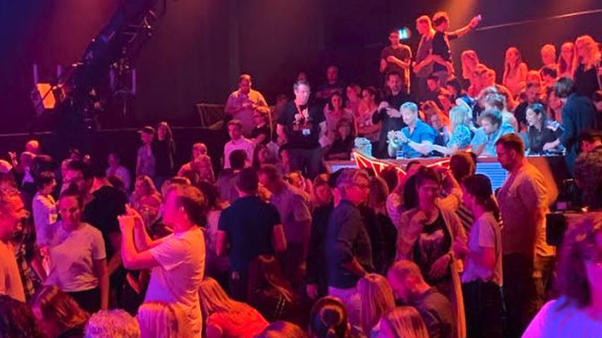 Rateteam und Zuschauer von "The Masked Singer"