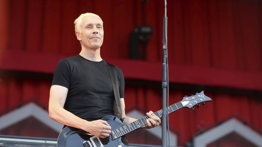Farin Urlaub von Die Ärzte spielt live auf dem Tempelhofer Feld in Berlin