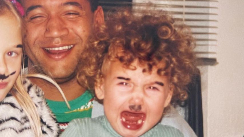 Farina Opoku in Kindertagen mit ihrem Vater