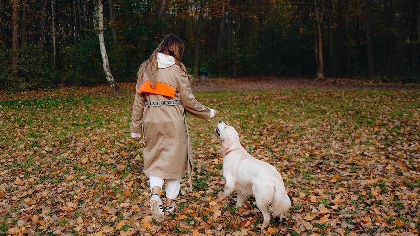 Farina Yari mit ihrem Hund Oreo