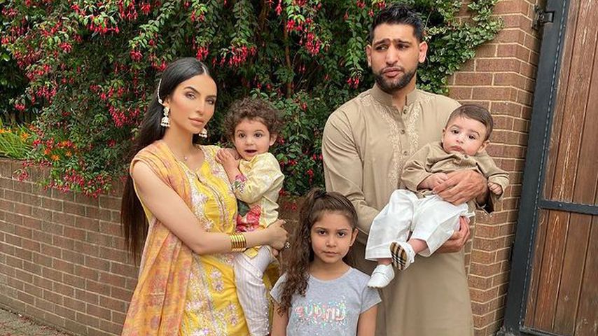 Faryal Makhdoom und Amir Khan mit den Kindern