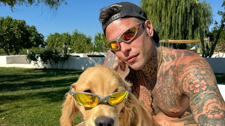 Rapper Fedez mit seinem Hund, Juli 2024
