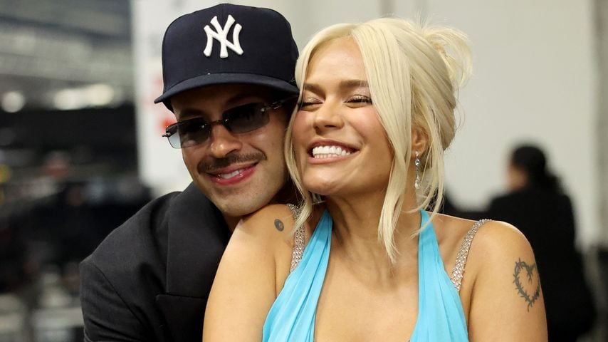 Feid und Karol G bei den 25. Latin Grammy Awards im Kaseya Center in Miami