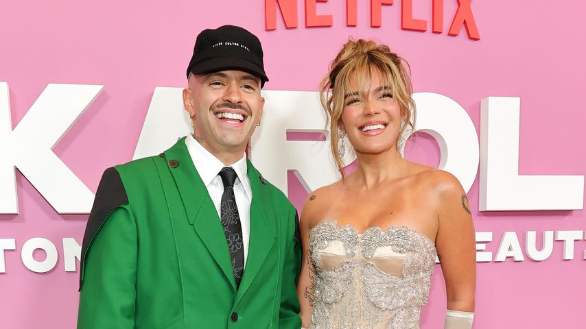 Karol G und Feid machen ihre Beziehung auf Red Carpet publik
