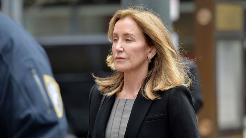 Schauspielerin Felicity Huffman auf dem Weg zu einer Gerichtsverhandlung
