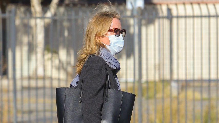 Voll vermummt: Felicity Huffman mit Mundschutz unterwegs!