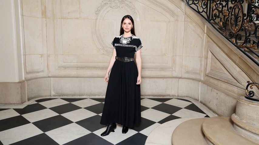 Felicity Jones posiert