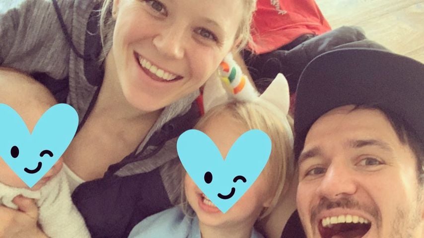 Felix Neureuther mit seiner Frau Miriam und den Kids