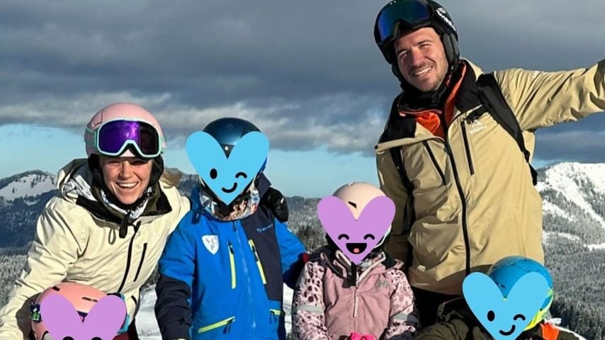Miriam und Felix Neureuther mit ihren Kindern, Dezember 2023