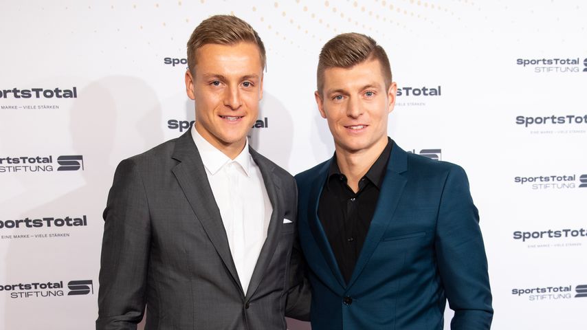 Felix und Toni Kroos bei der SportsTotal Christmas Party 2019
