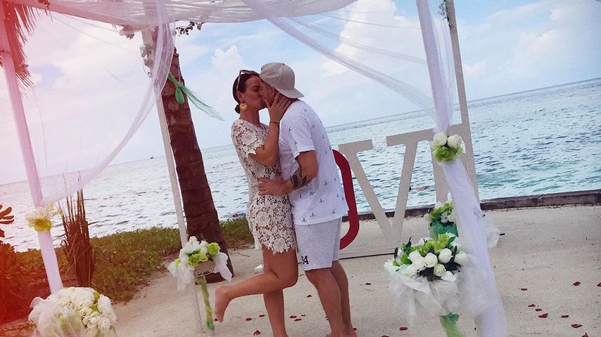 Barfuß mit Mütze: Zweite Hochzeit bei Felix von Jascheroff!