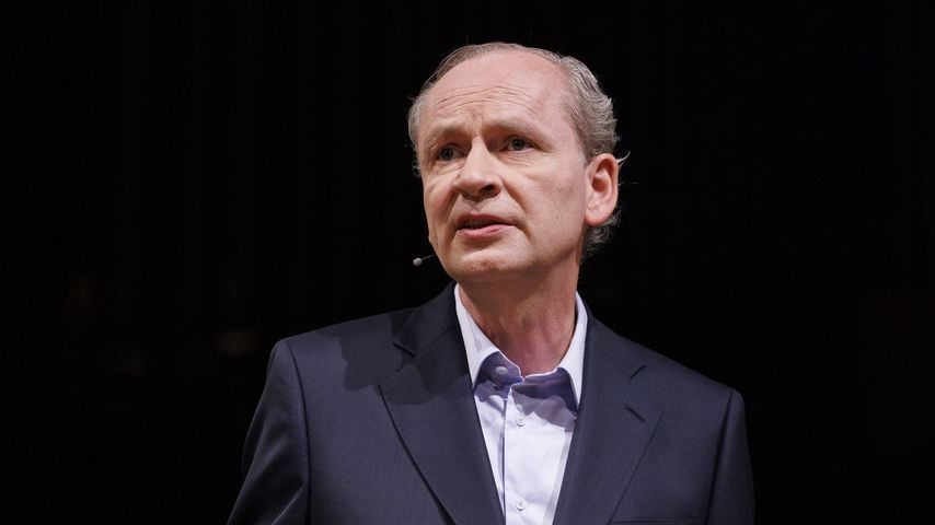 Schriftsteller Ferdinand von Schirach spricht beim Lit.Cologne-Literaturfestival