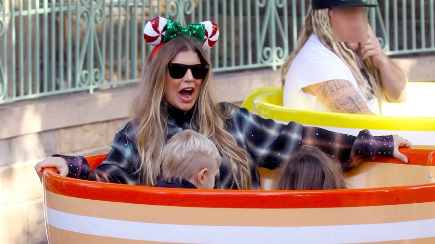 Fergie in einem Fahrgerät im Disneyland, 2019