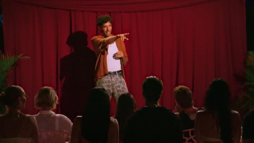 Ferry bei der Roast-Night bei "Bachelor in Paradise" 2025
