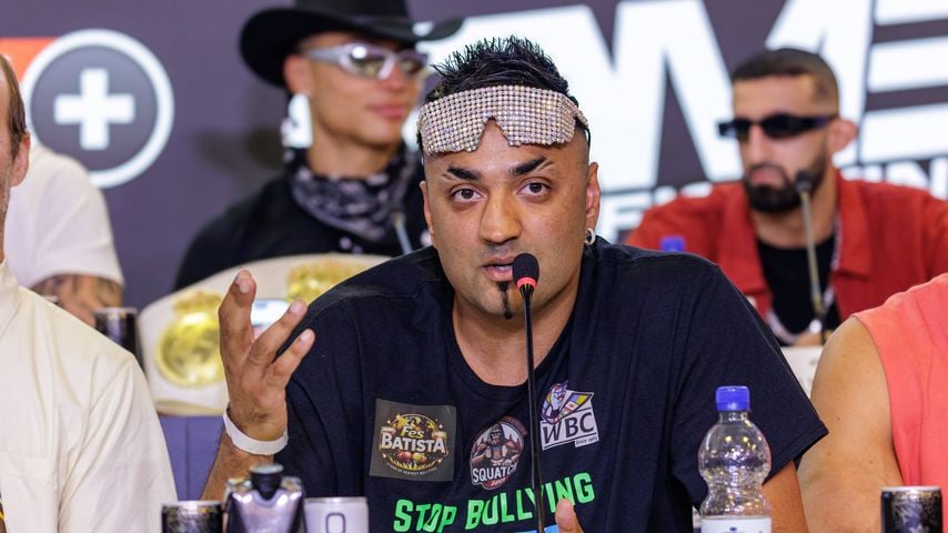 Fes Batista spricht bei der Pressekonferenz zum Fame Fighting in der Ostermann Arena in Leverkusen