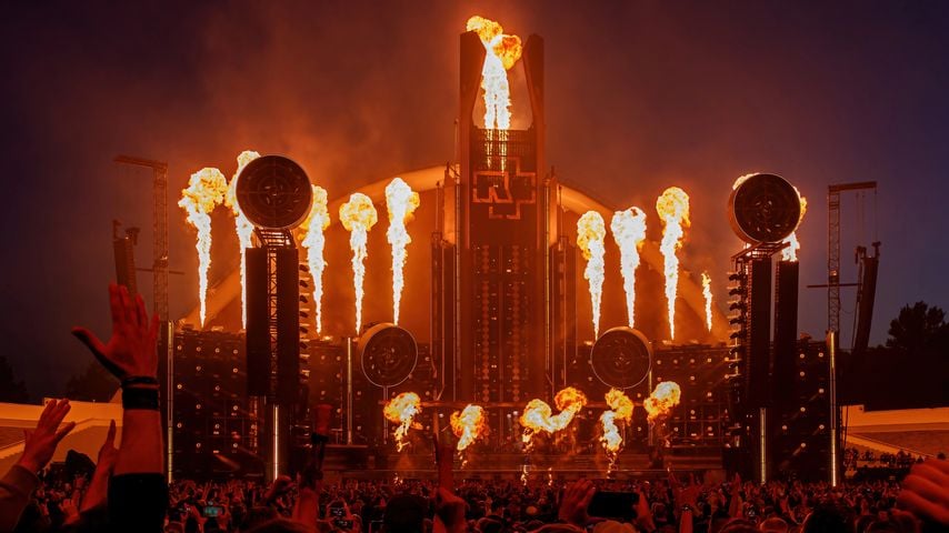 Rammstein zünden die Bühne in Tallinn während der Stadion-Welttournee 2022