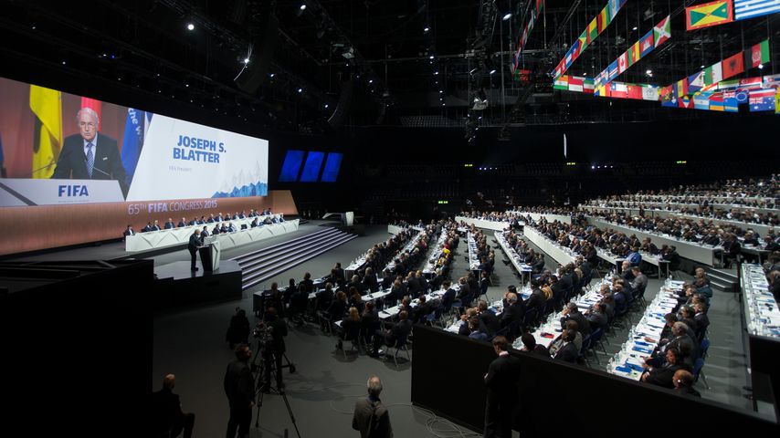 Hammer! FIFA-Präsident Sepp Blatter tritt zurück!