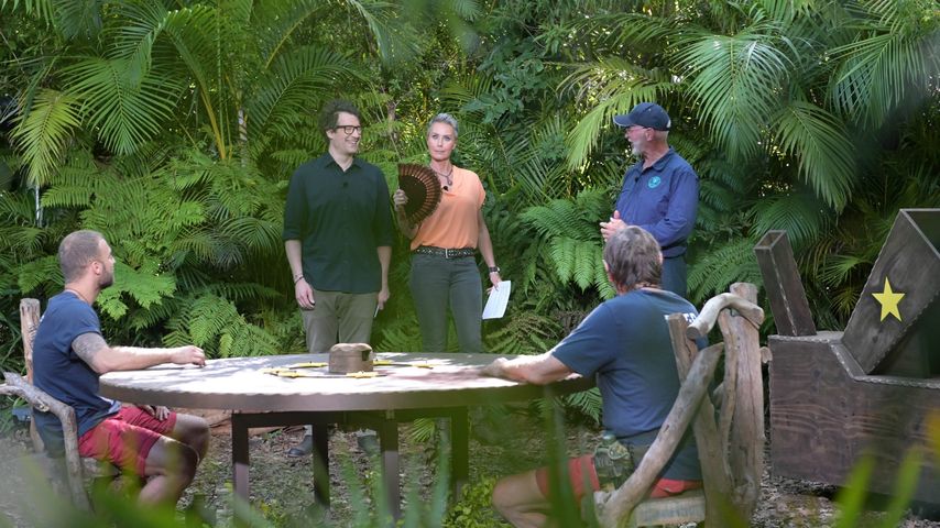 Filip Pavlovic und Peter Althof bei ihrer Dschungelprüfung